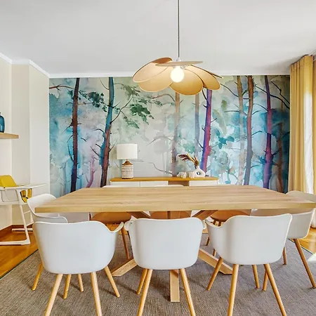 Stunning House With Terrace アパート