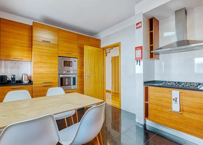 Stunning House With Terrace *