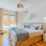 Stunning House With Terrace Lissabon