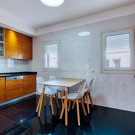 Stunning House With Terrace Апартаменты *
