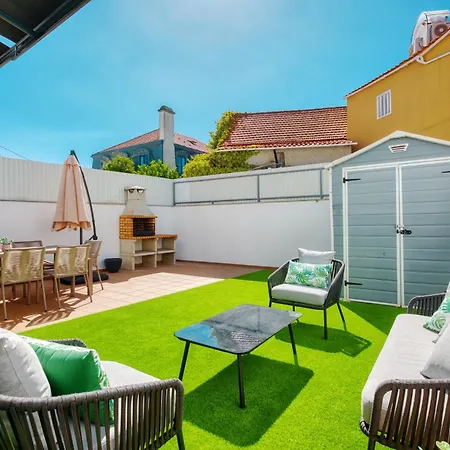 Апартаменты Stunning House With Terrace Лиссабон