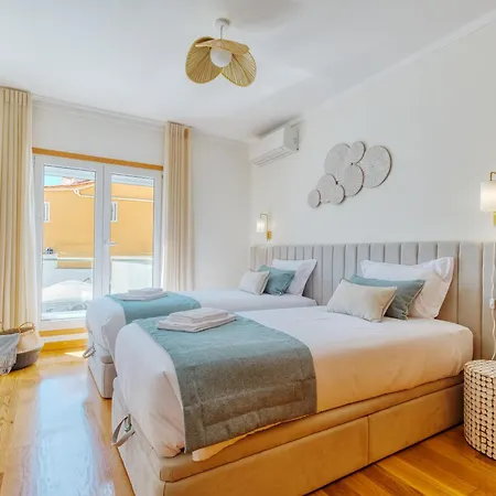 Stunning House With Terrace Lisbona