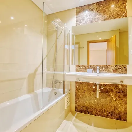 Stunning House With Terrace Appartamento Lisbona