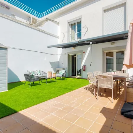 Stunning House With Terrace Appartamento Lisbona