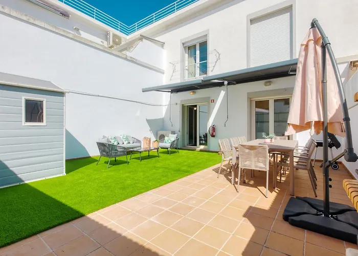 Stunning House With Terrace Apartament Lizbona